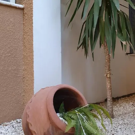 Lovely 1 Bedroom In Hills Complex *